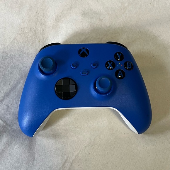 Xbox Wireless Controller Shock Blue brand new - Picture 4 of 7